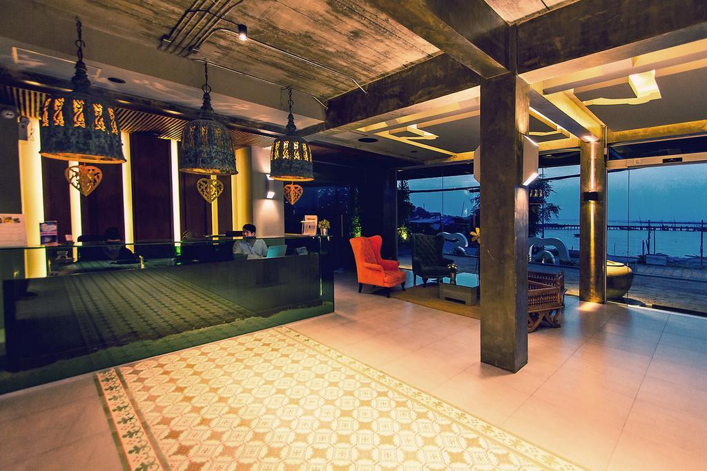 Kroque Boutique & Bistro Ангсила Экстерьер фото
